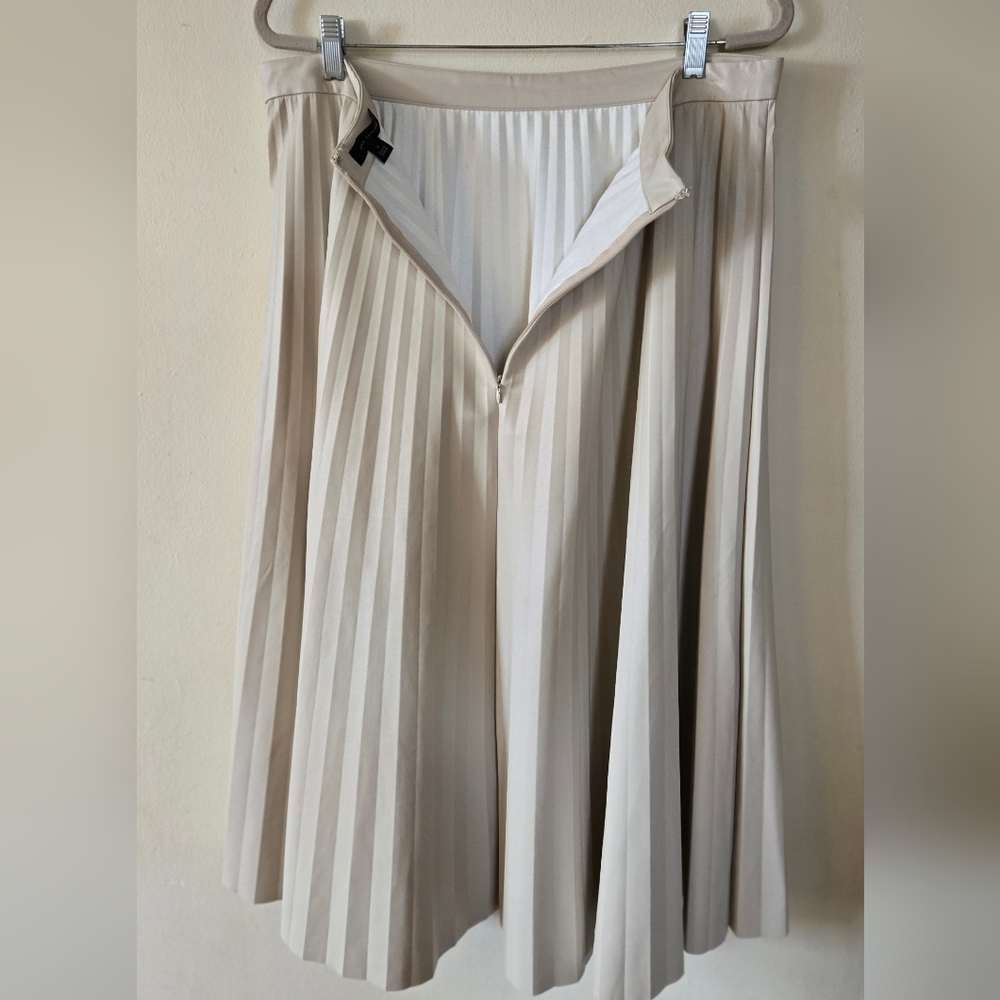 Luxurious Ann Taylor Ecru Ivory Stone Faux Leather Pleated Skirt Size 14 Women - Picture 7 of 7